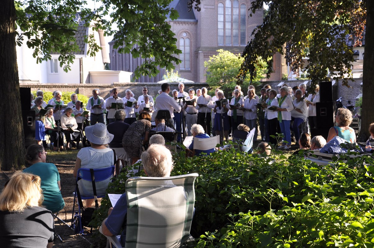 Elgar in de Hof klein