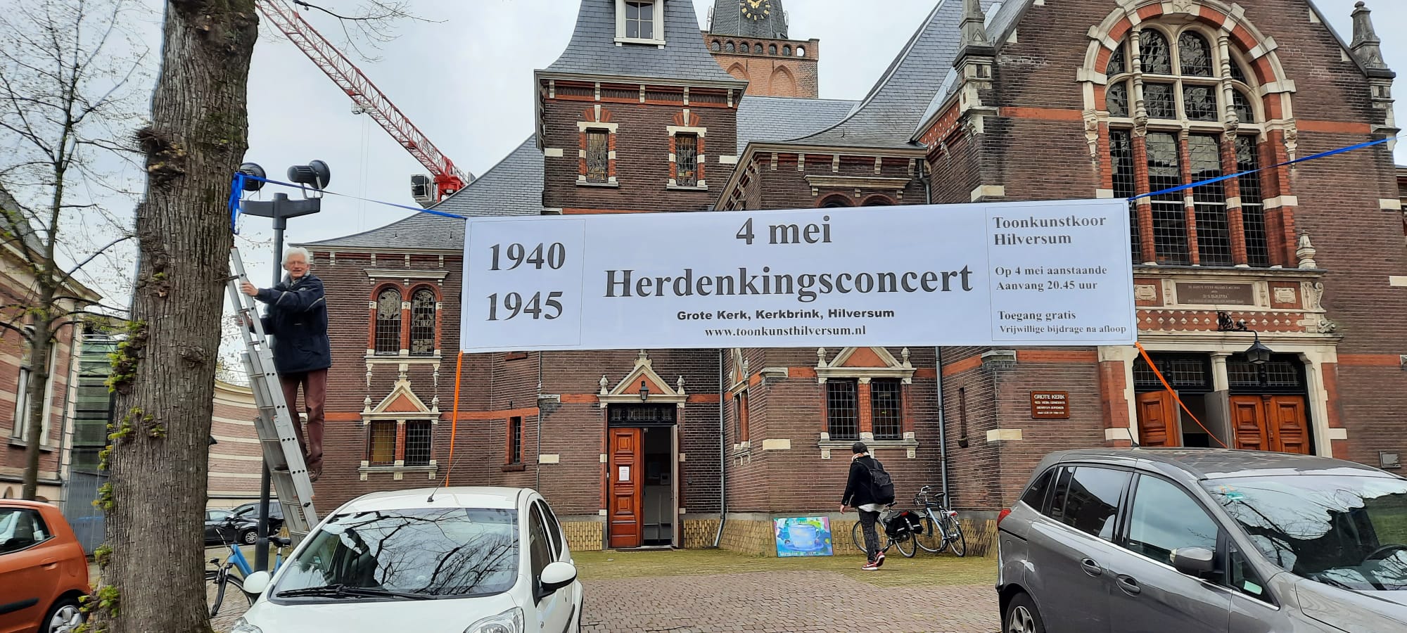 Nico met banner